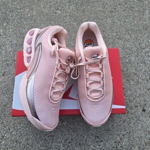 Nike Women's Blush Pink Air Max Shoes Women Size 7.5